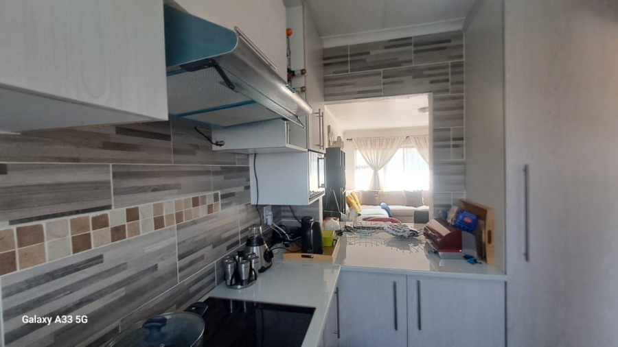To Let 2 Bedroom Property for Rent in Buccleuch Gauteng