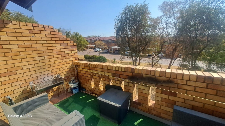 To Let 2 Bedroom Property for Rent in Buccleuch Gauteng