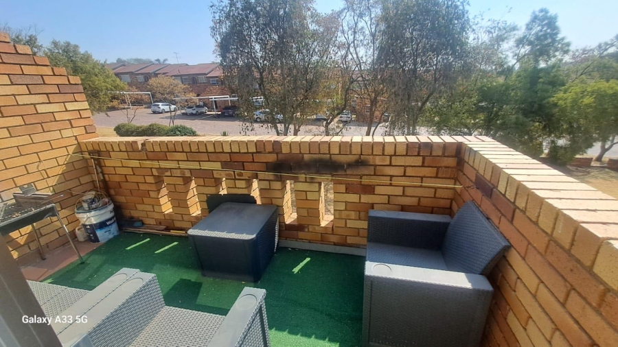 To Let 2 Bedroom Property for Rent in Buccleuch Gauteng