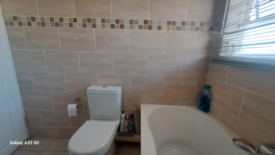 To Let 2 Bedroom Property for Rent in Buccleuch Gauteng