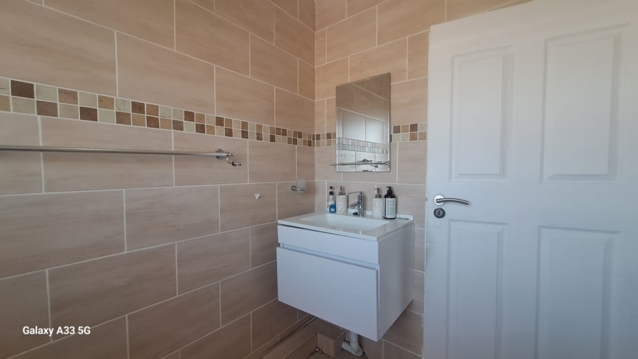To Let 2 Bedroom Property for Rent in Buccleuch Gauteng
