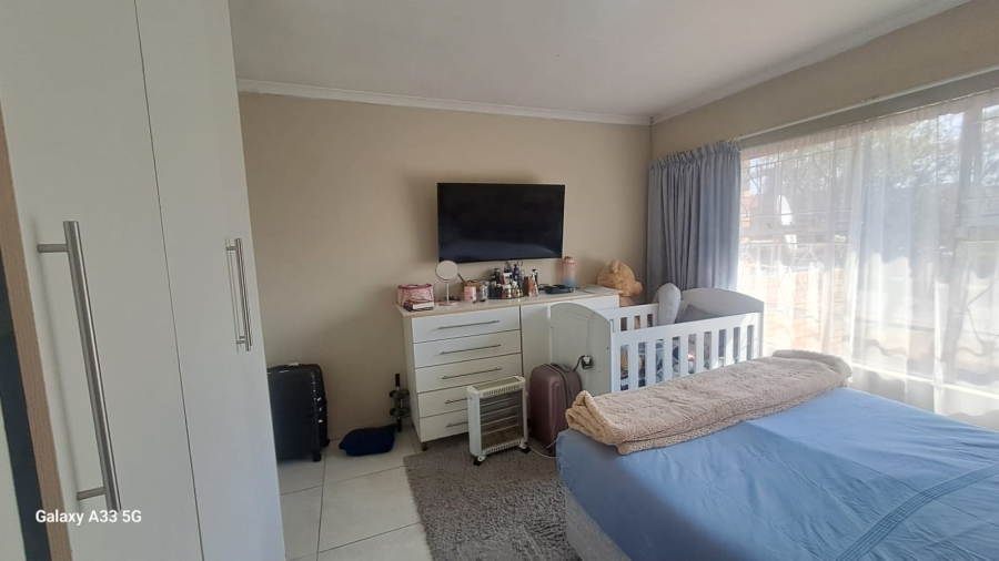 To Let 2 Bedroom Property for Rent in Buccleuch Gauteng