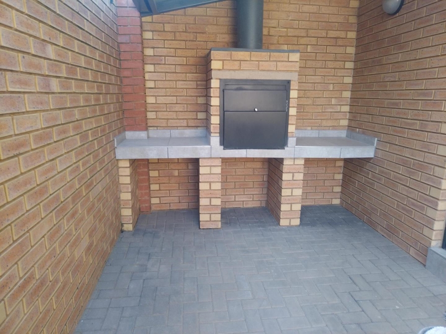 3 Bedroom Property for Sale in Glen Marais Gauteng