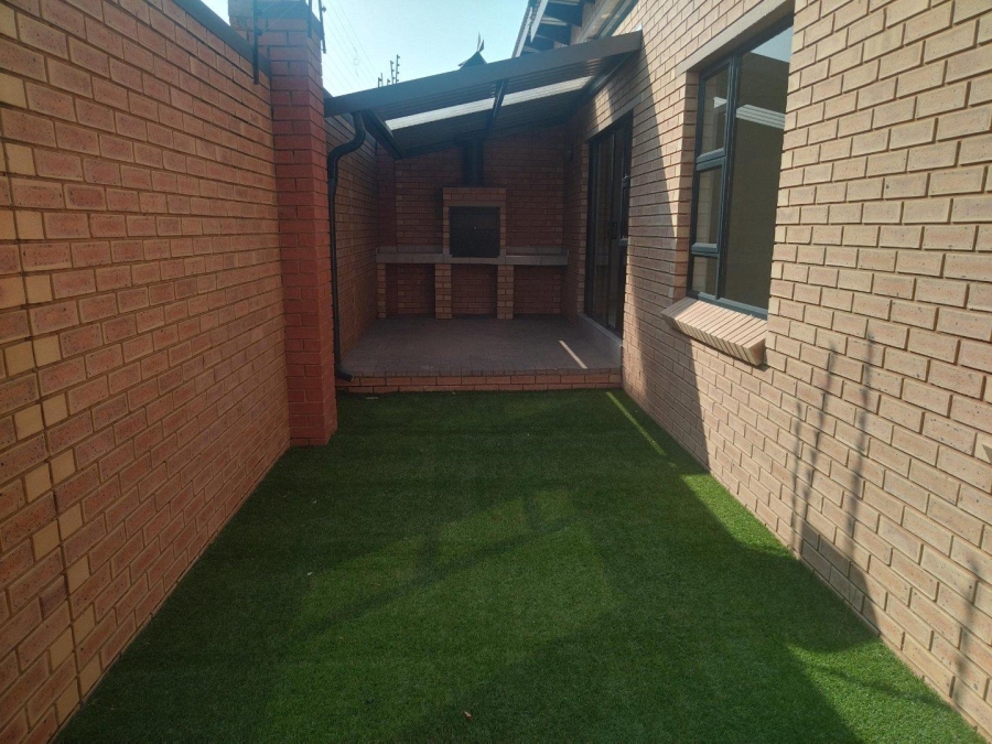3 Bedroom Property for Sale in Glen Marais Gauteng