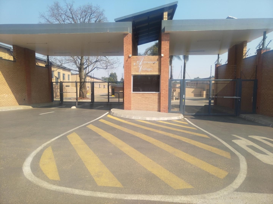 3 Bedroom Property for Sale in Glen Marais Gauteng