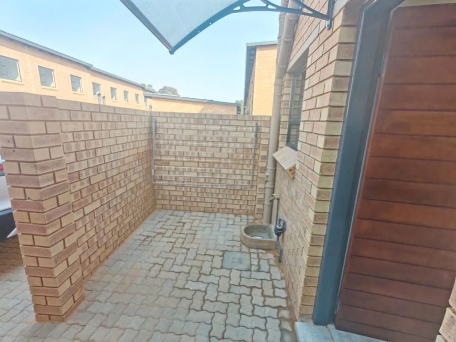 2 Bedroom Property for Sale in Glen Marais Gauteng