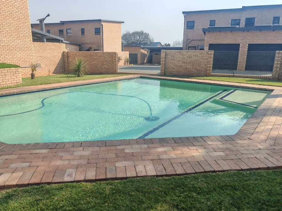 2 Bedroom Property for Sale in Glen Marais Gauteng