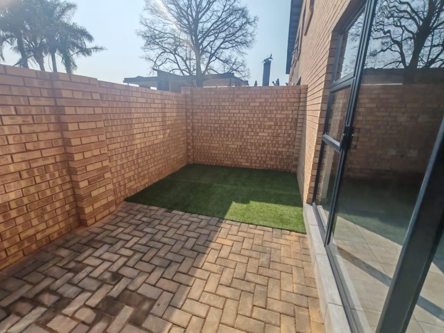 2 Bedroom Property for Sale in Glen Marais Gauteng