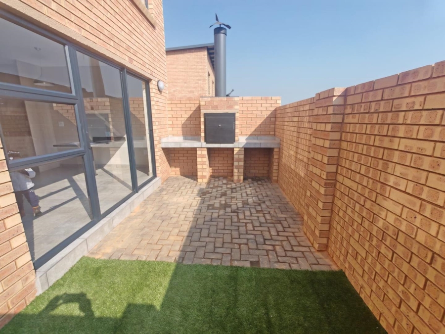 2 Bedroom Property for Sale in Glen Marais Gauteng