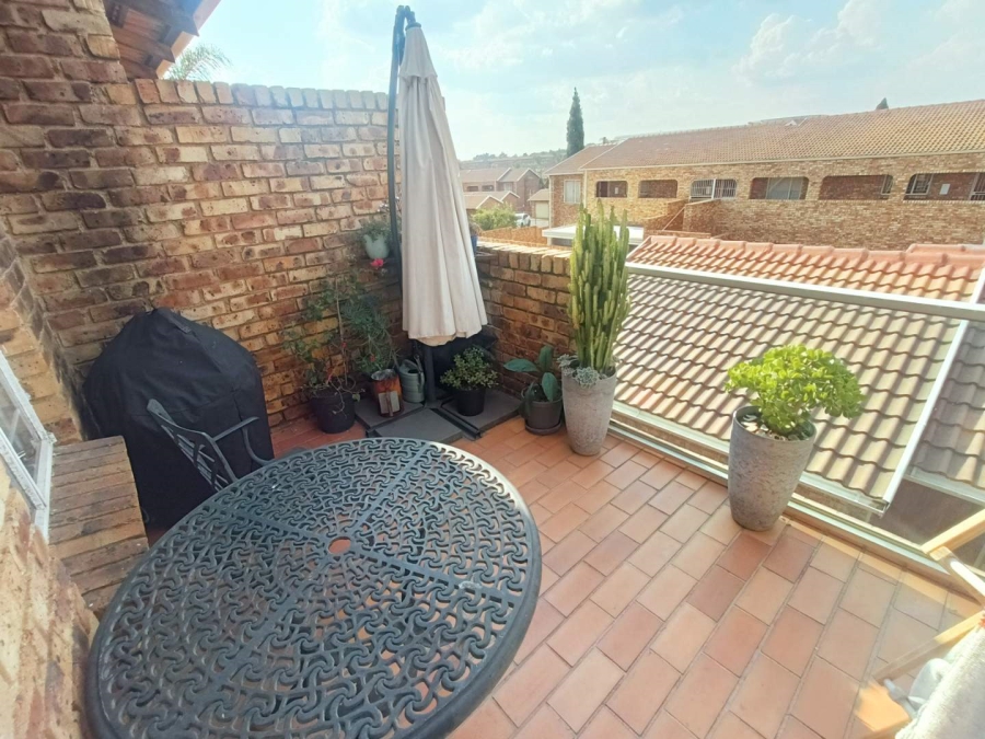 2 Bedroom Property for Sale in Zwartkop Gauteng