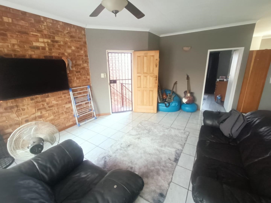 2 Bedroom Property for Sale in Zwartkop Gauteng