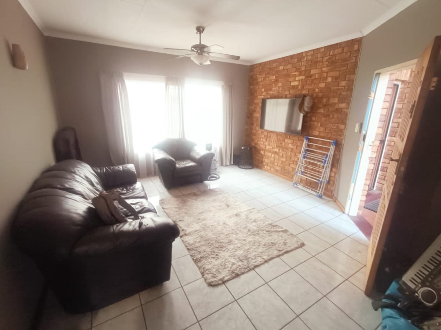 2 Bedroom Property for Sale in Zwartkop Gauteng