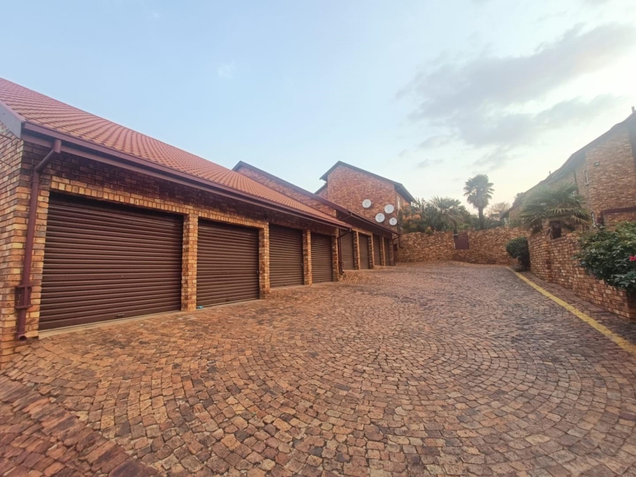 2 Bedroom Property for Sale in Zwartkop Gauteng