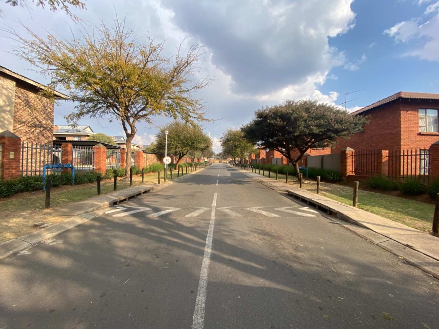 3 Bedroom Property for Sale in Albertsdal Gauteng