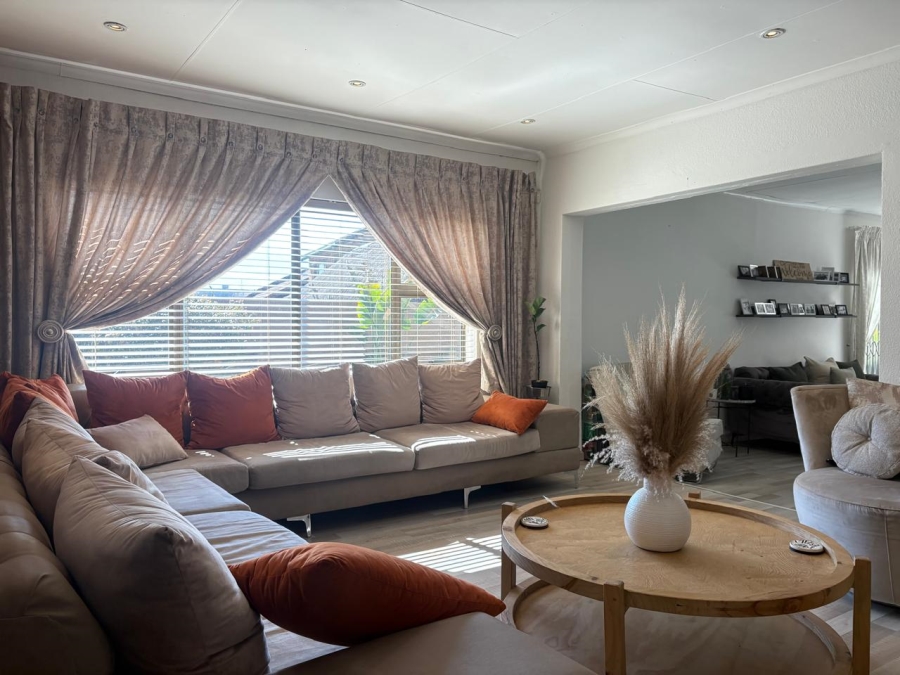 3 Bedroom Property for Sale in Suideroord Gauteng
