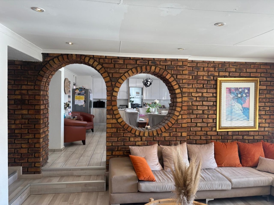 3 Bedroom Property for Sale in Suideroord Gauteng