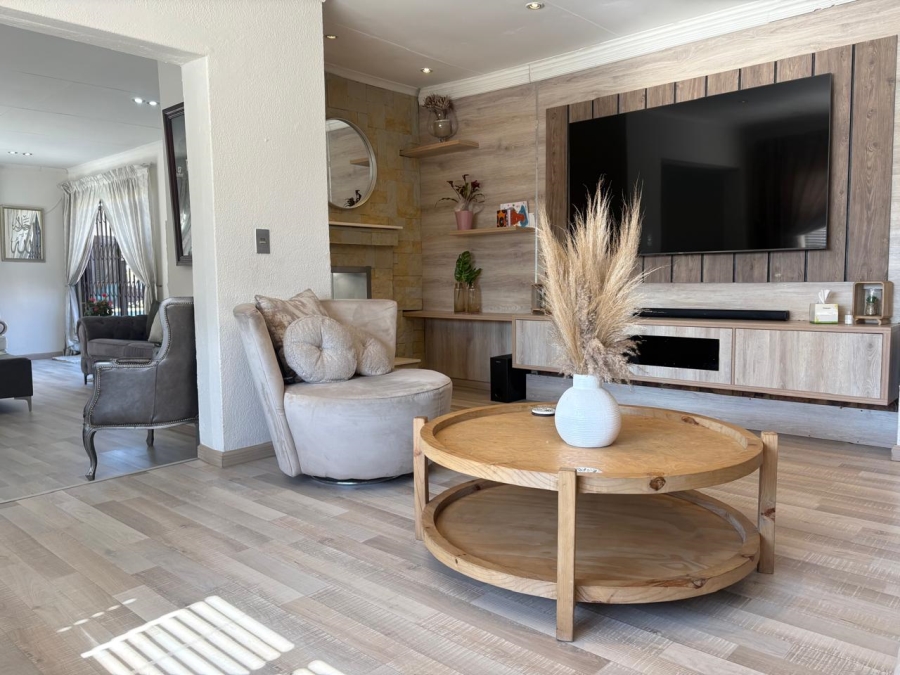 3 Bedroom Property for Sale in Suideroord Gauteng