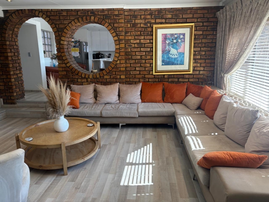 3 Bedroom Property for Sale in Suideroord Gauteng
