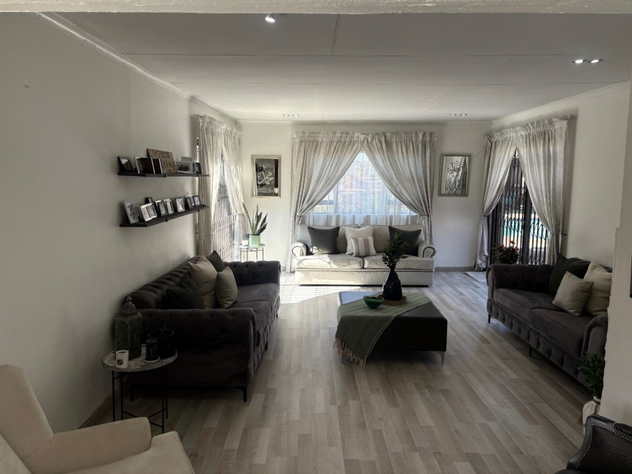 3 Bedroom Property for Sale in Suideroord Gauteng