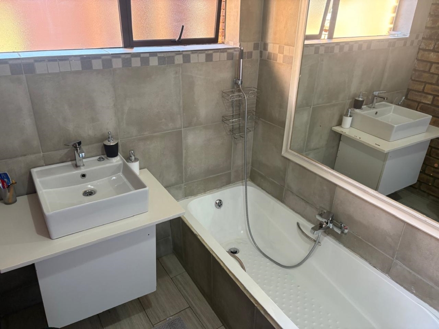 3 Bedroom Property for Sale in Suideroord Gauteng