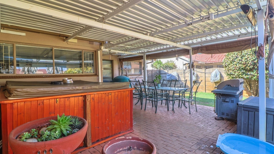 3 Bedroom Property for Sale in Arcon Park Gauteng