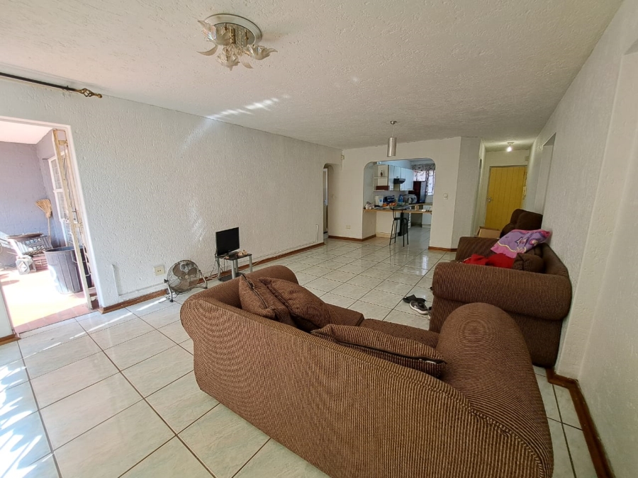 2 Bedroom Property for Sale in Oakdene Gauteng
