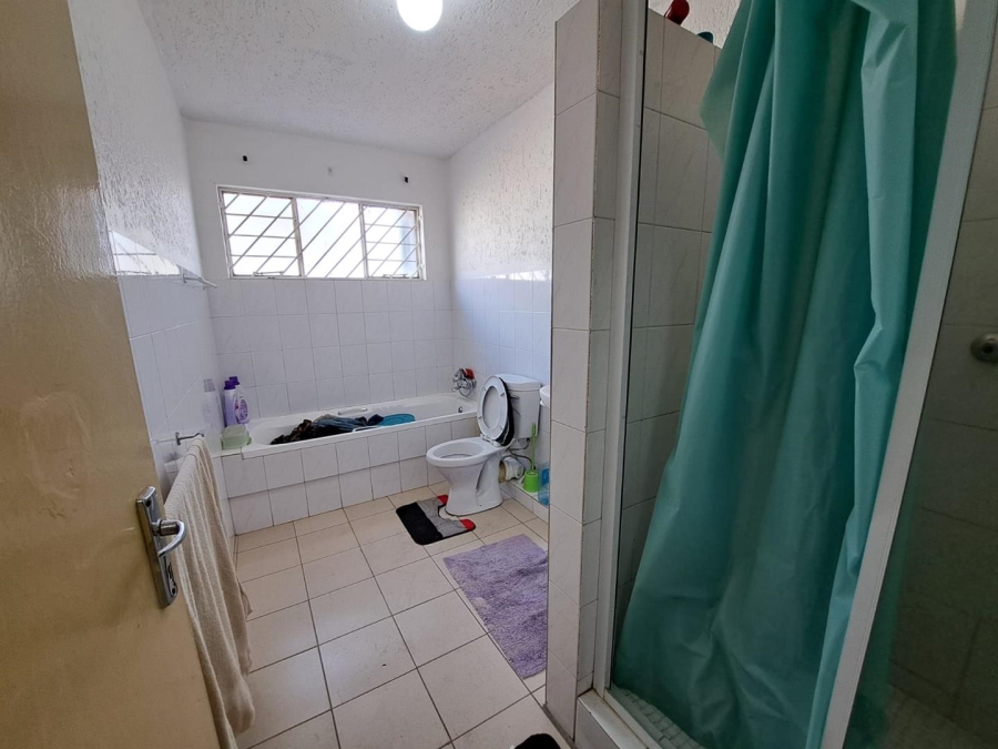 2 Bedroom Property for Sale in Oakdene Gauteng
