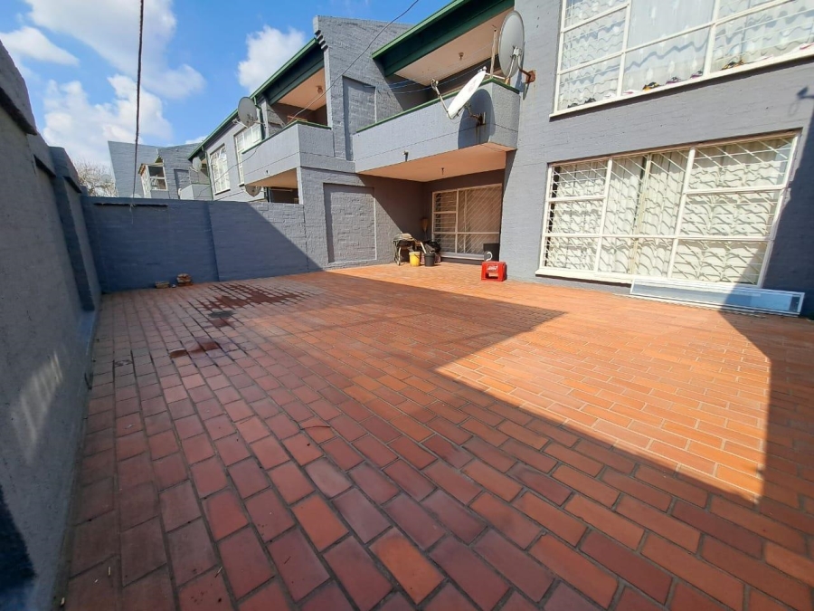 2 Bedroom Property for Sale in Oakdene Gauteng