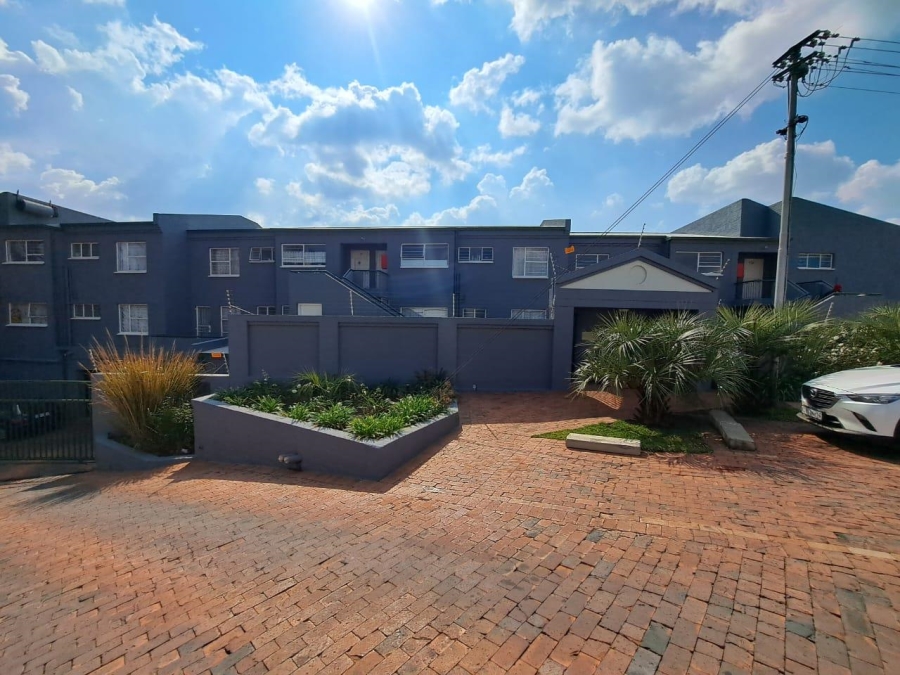 2 Bedroom Property for Sale in Oakdene Gauteng