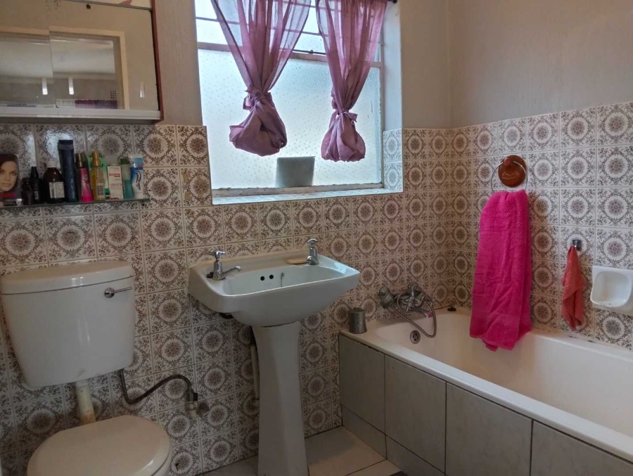 3 Bedroom Property for Sale in Verwoerdpark Gauteng