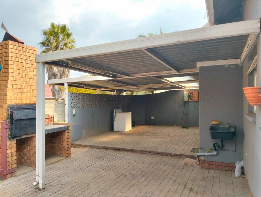 3 Bedroom Property for Sale in Verwoerdpark Gauteng
