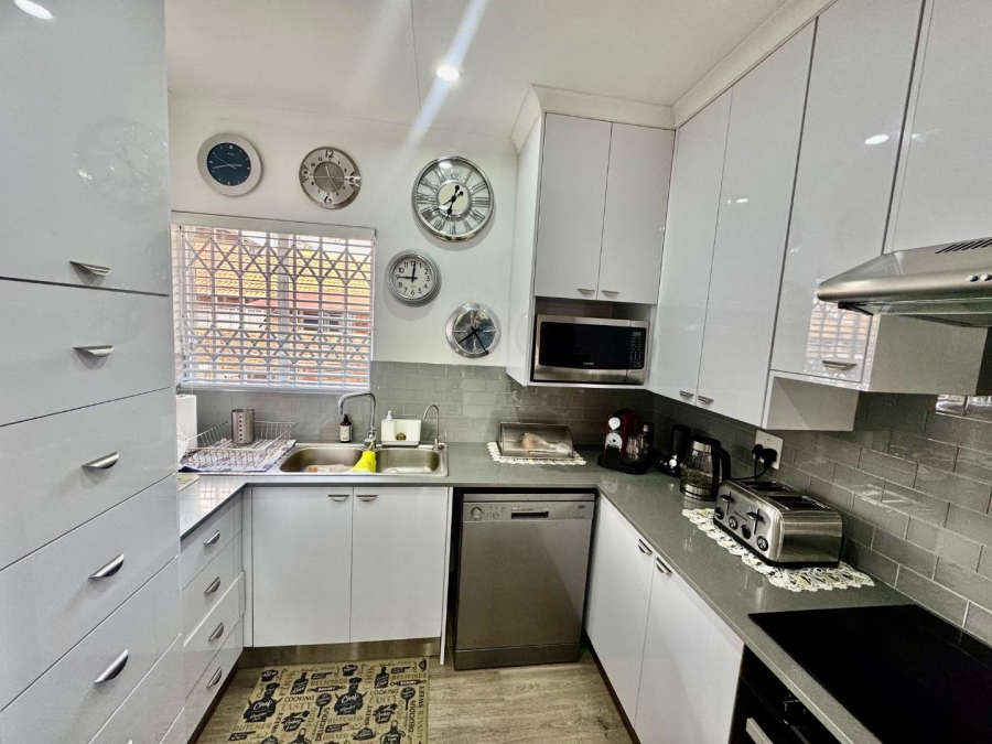 3 Bedroom Property for Sale in Farrarmere Gauteng