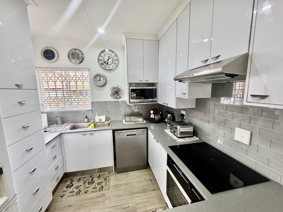 3 Bedroom Property for Sale in Farrarmere Gauteng