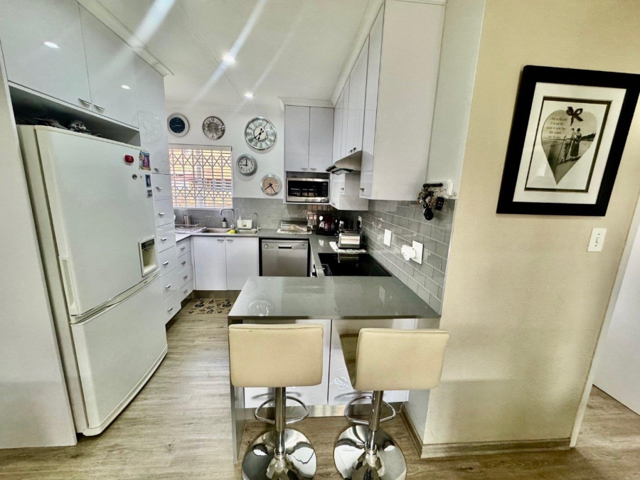 3 Bedroom Property for Sale in Farrarmere Gauteng