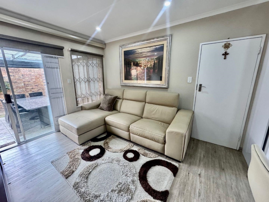 3 Bedroom Property for Sale in Farrarmere Gauteng