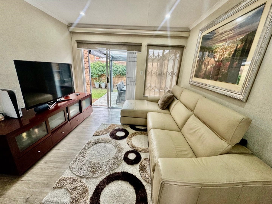 3 Bedroom Property for Sale in Farrarmere Gauteng