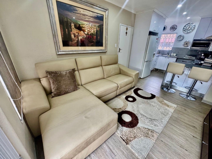 3 Bedroom Property for Sale in Farrarmere Gauteng