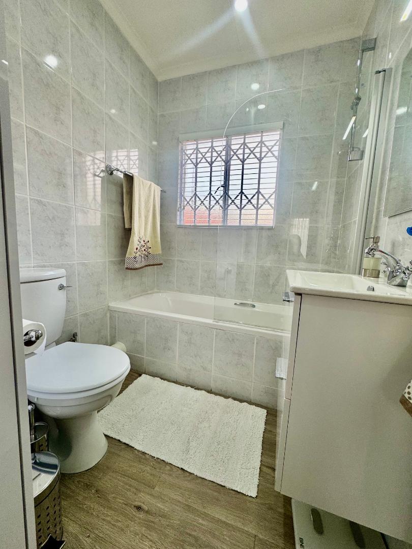 3 Bedroom Property for Sale in Farrarmere Gauteng