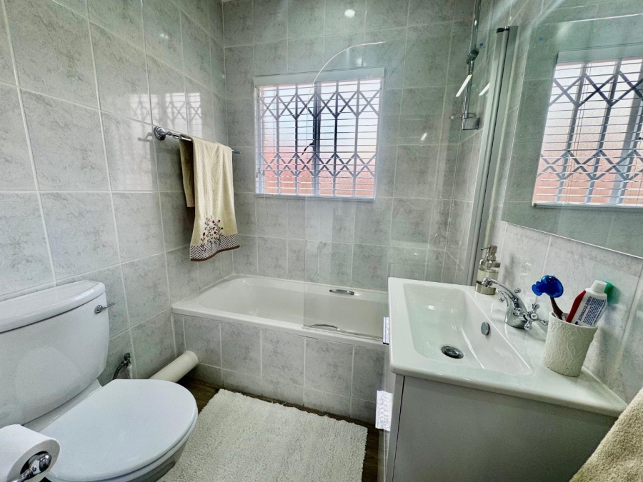 3 Bedroom Property for Sale in Farrarmere Gauteng