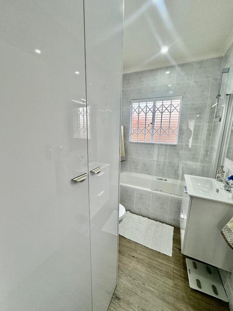 3 Bedroom Property for Sale in Farrarmere Gauteng
