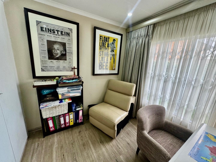 3 Bedroom Property for Sale in Farrarmere Gauteng
