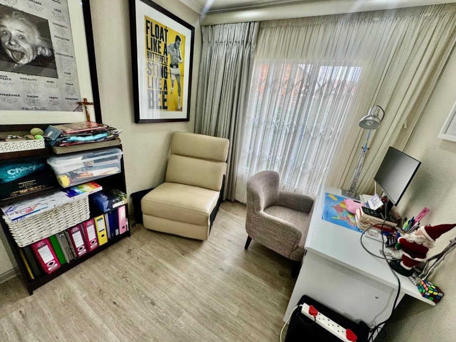 3 Bedroom Property for Sale in Farrarmere Gauteng
