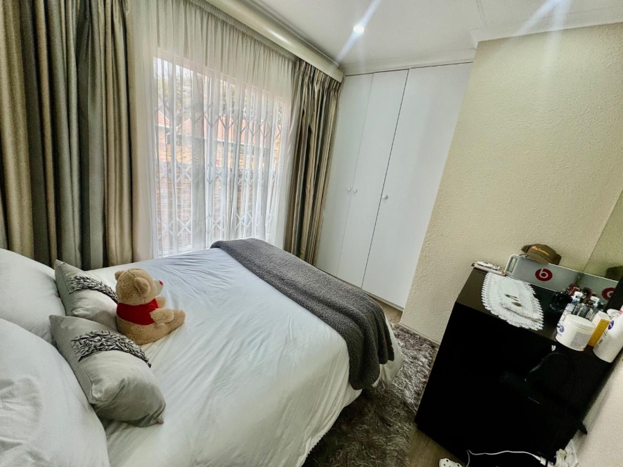 3 Bedroom Property for Sale in Farrarmere Gauteng