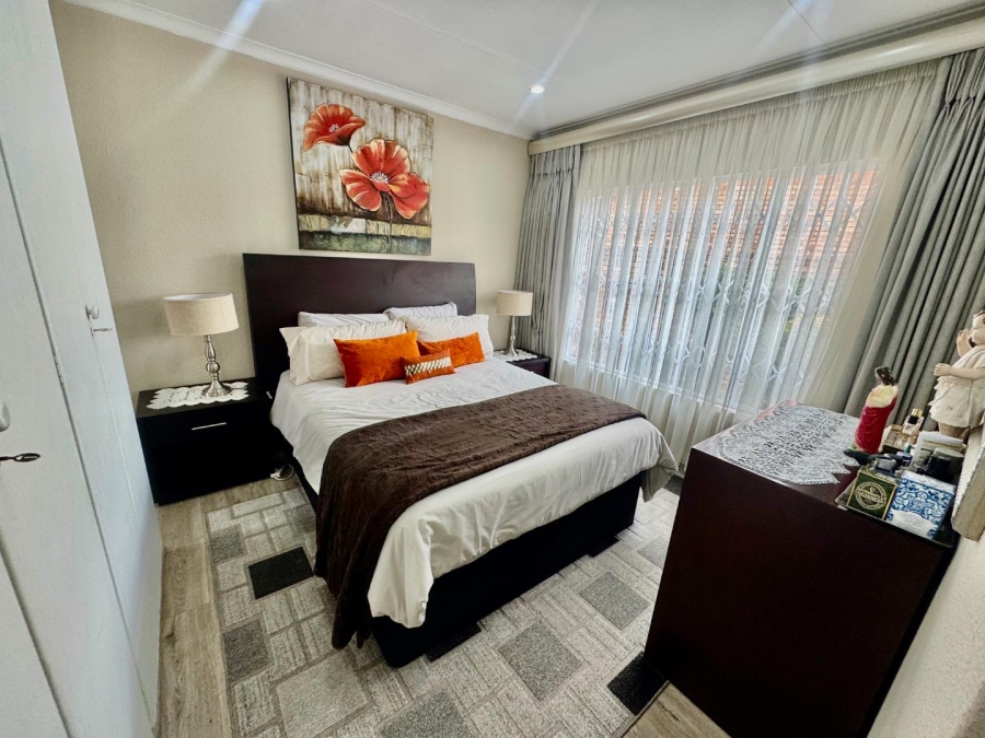 3 Bedroom Property for Sale in Farrarmere Gauteng