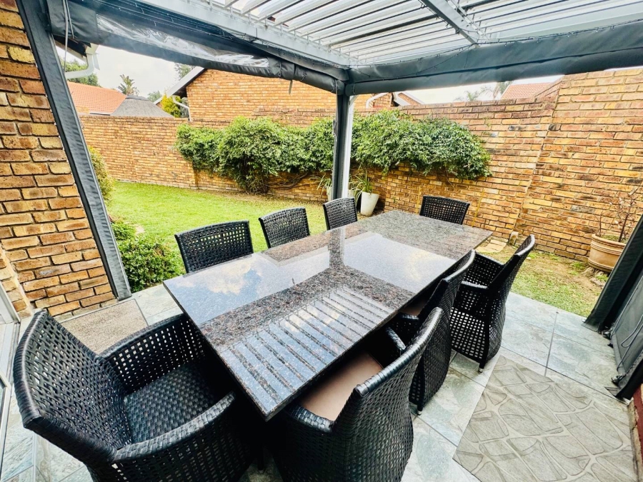 3 Bedroom Property for Sale in Farrarmere Gauteng