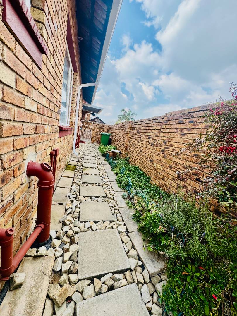 3 Bedroom Property for Sale in Farrarmere Gauteng