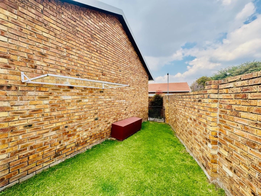3 Bedroom Property for Sale in Farrarmere Gauteng