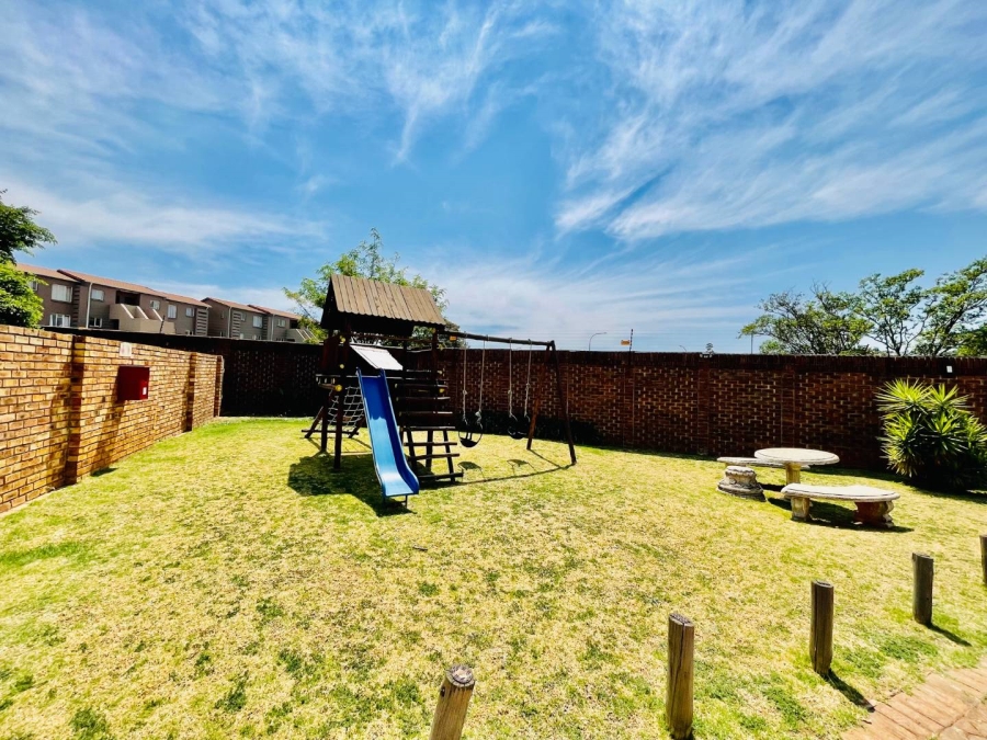 3 Bedroom Property for Sale in Farrarmere Gauteng