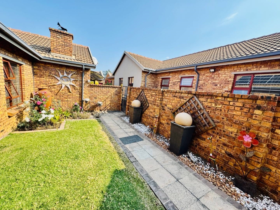 3 Bedroom Property for Sale in Bartlett Gauteng