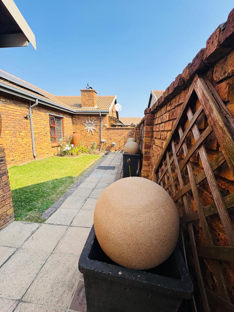 3 Bedroom Property for Sale in Bartlett Gauteng